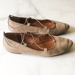 Lucky Brand flats with criss cross top 6.5